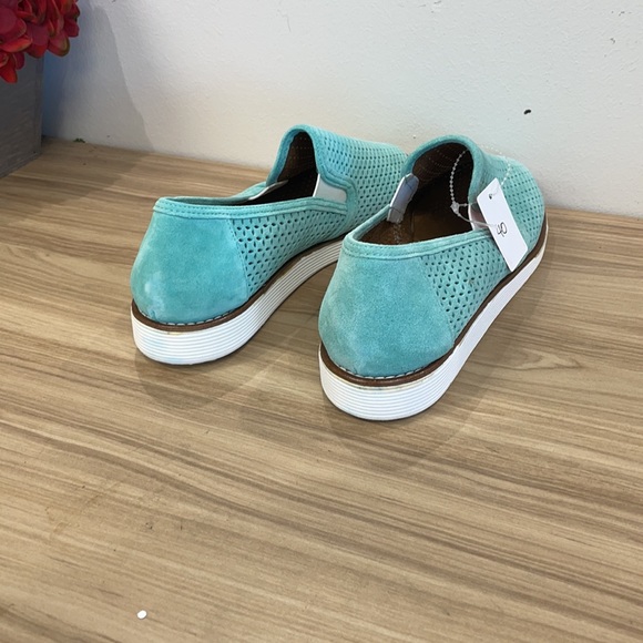 Light weight Bueno Teal slip ons. - Picture 3 of 3